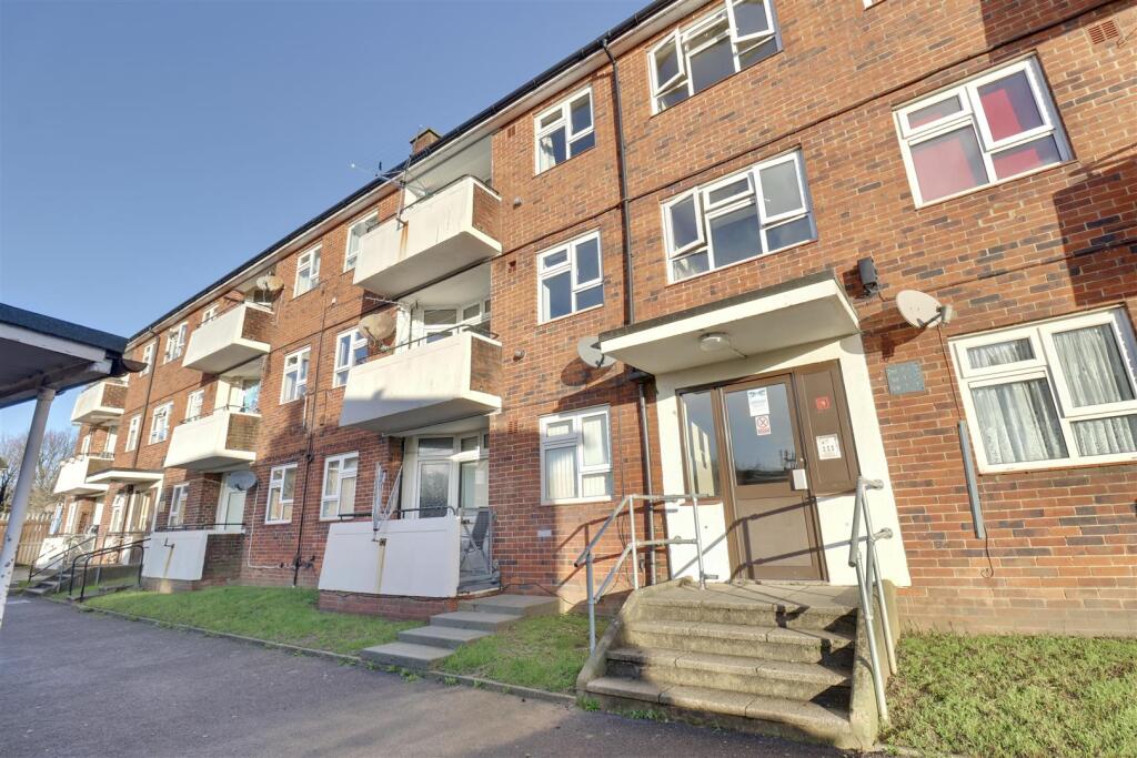 2 bed 1st Floor Flat for rent in Portsmouth. From Bernards Estate and Lettings Agents - Portsmouth Office 2 bed 1st Floor Flat for rent in Portsmouth. From Bernards Estate and Lettings Agents - Portsmouth Office