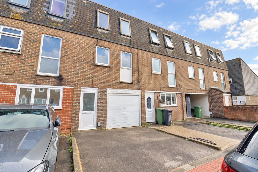 3 bed Detached for rent in Portsmouth. From Bernards Estate and Lettings Agents - Portsmouth Office