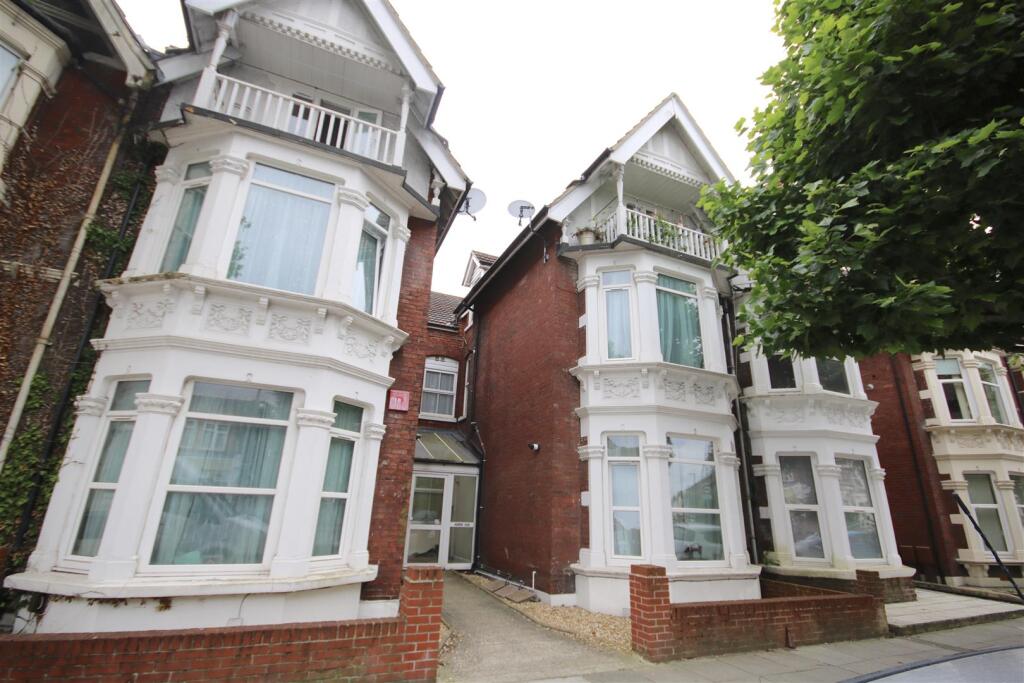 1 bed 1st Floor Flat for rent in Portsmouth. From Bernards Estate and Lettings Agents - Portsmouth Office 1 bed 1st Floor Flat for rent in Portsmouth. From Bernards Estate and Lettings Agents - Portsmouth Office