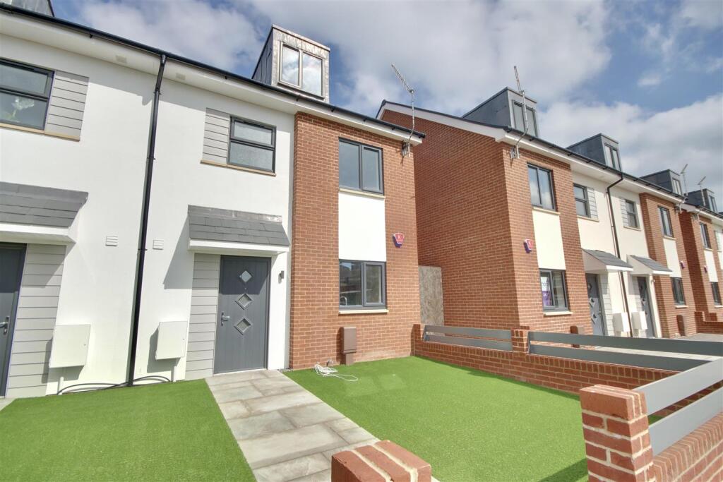 4 bed Semi Detached for rent in Portsmouth. From Bernards Estate and Lettings Agents - Portsmouth Office 4 bed Semi Detached for rent in Portsmouth. From Bernards Estate and Lettings Agents - Portsmouth Office