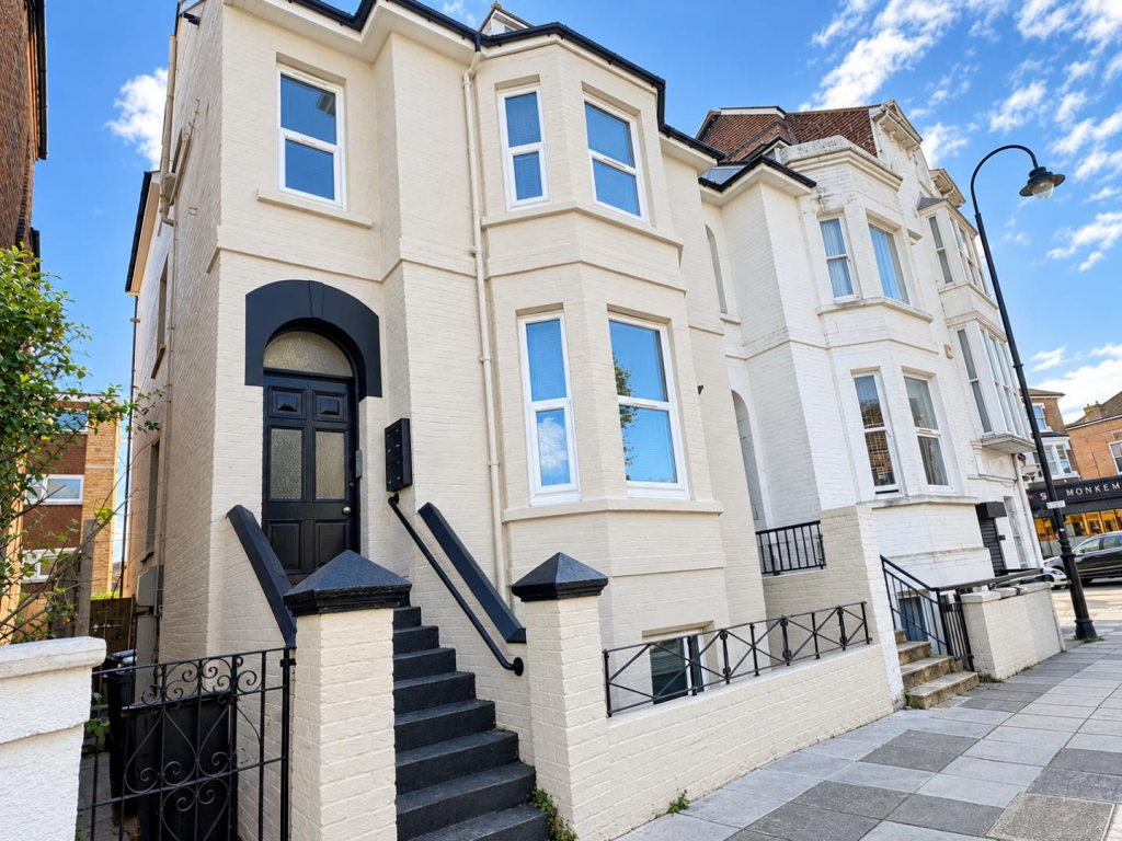 2 bed 1st Floor Flat for rent in Portsmouth. From Bernards Estate and Lettings Agents - Portsmouth Office