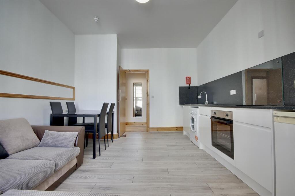 2 bed 1st Floor Flat for rent in Portsmouth. From Bernards Estate and Lettings Agents - Southsea Office 2 bed 1st Floor Flat for rent in Portsmouth. From Bernards Estate and Lettings Agents - Southsea Office