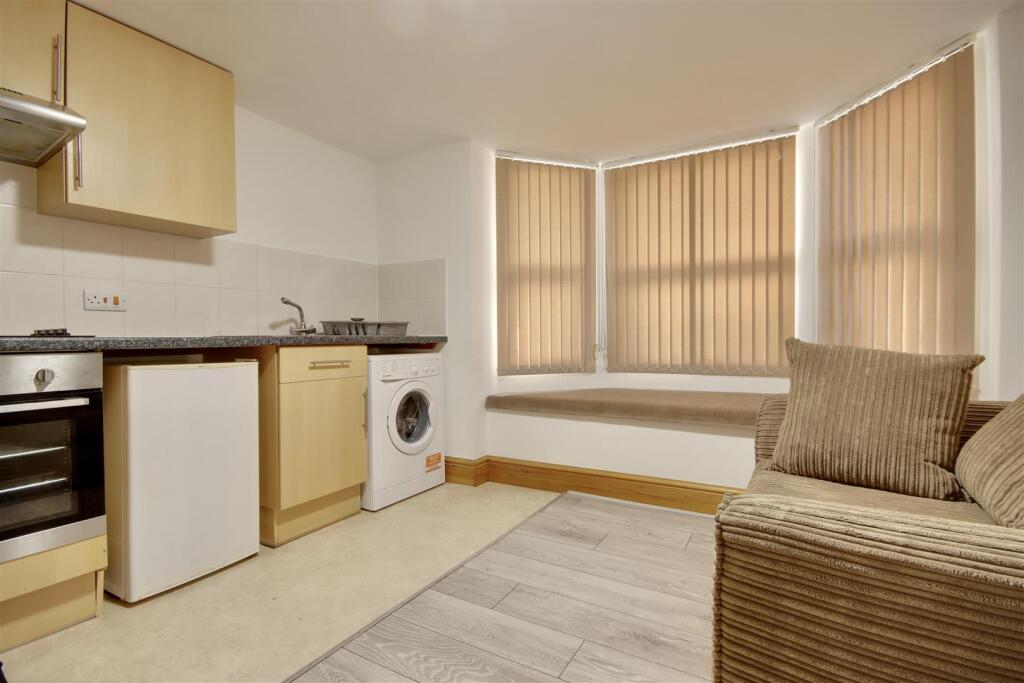 2 bed 1st Floor Flat for rent in Portsmouth. From Bernards Estate and Lettings Agents - Land & New Homes