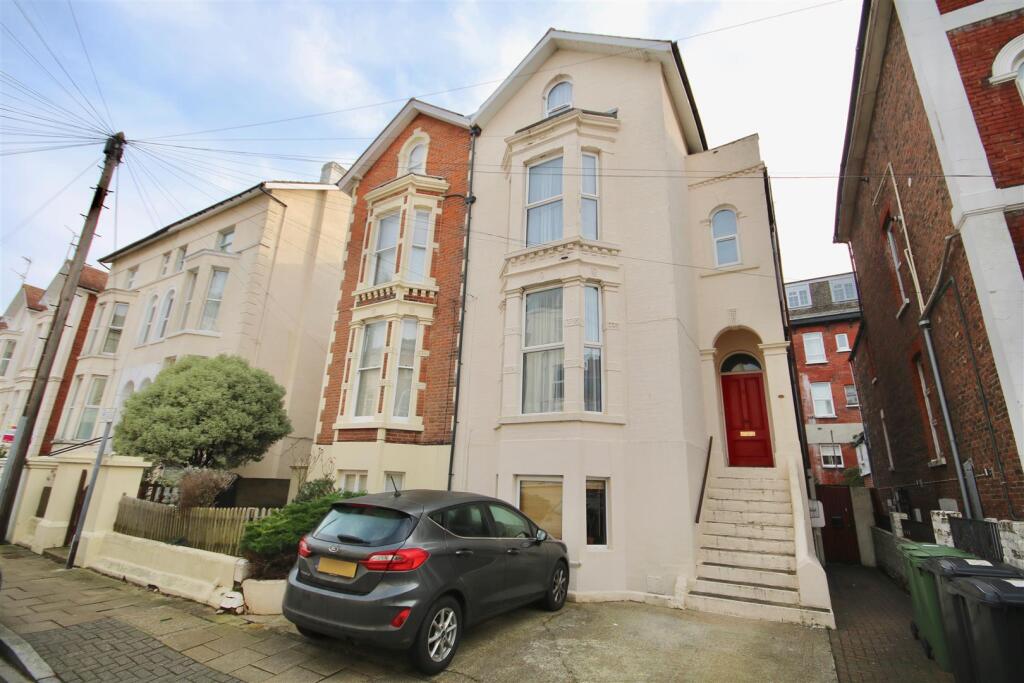 6 bed Semi Detached for rent in Portsmouth. From Bernards Estate and Lettings Agents - Land & New Homes