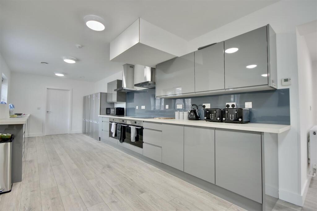 1 bed House Share for rent in Portsmouth. From Bernards Estate and Lettings Agents - Land & New Homes