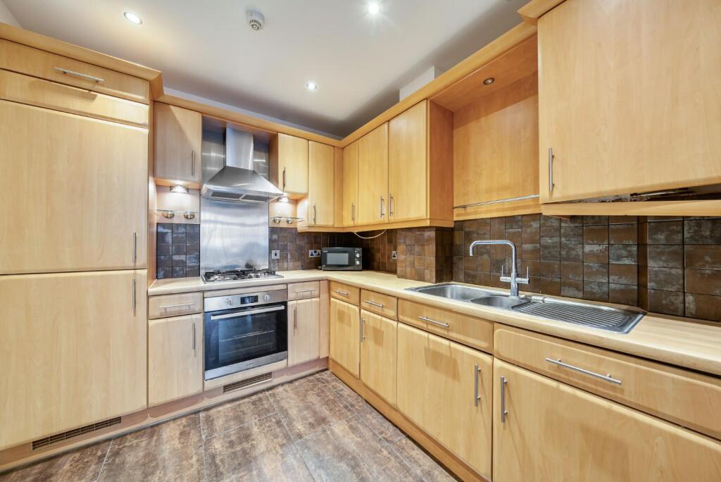 1 bed 1st Floor Flat for rent in Portsmouth. From Bernards Estate and Lettings Agents - Land & New Homes