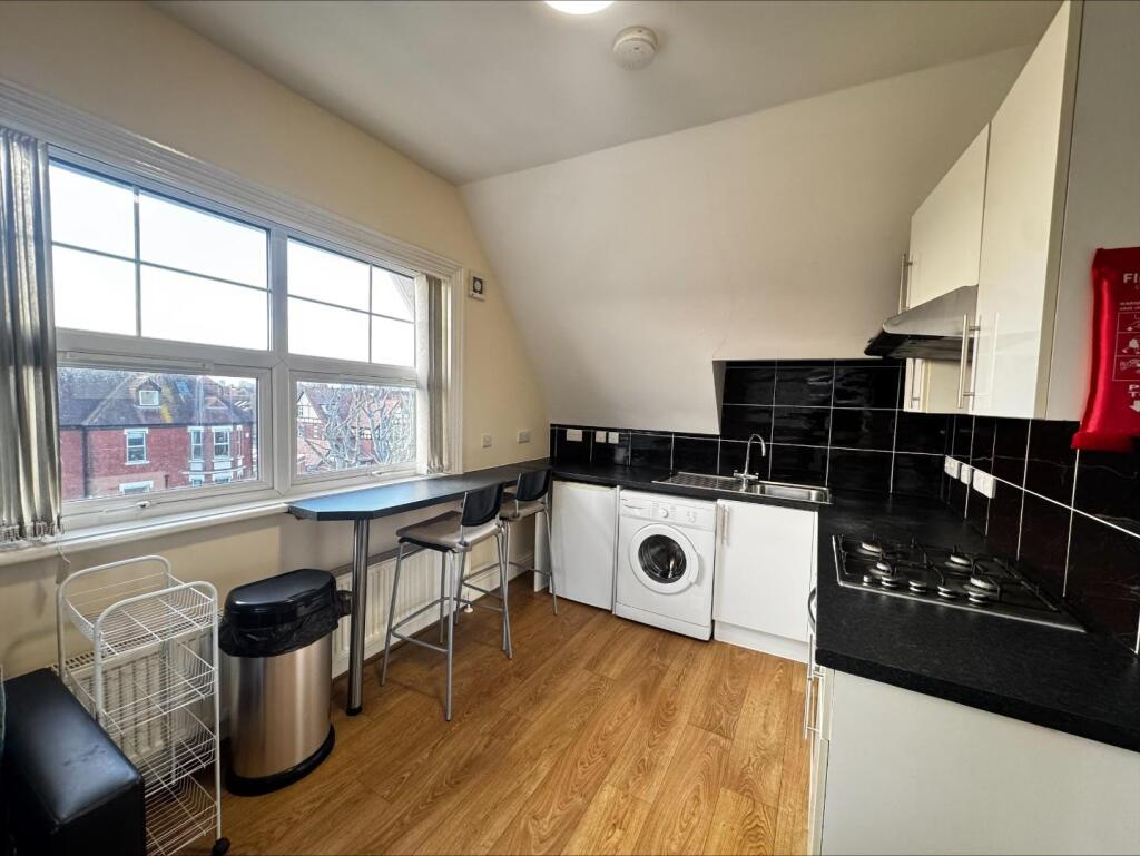 2 bed 1st Floor Flat for rent in Portsmouth. From Bernards Estate and Lettings Agents - Land & New Homes