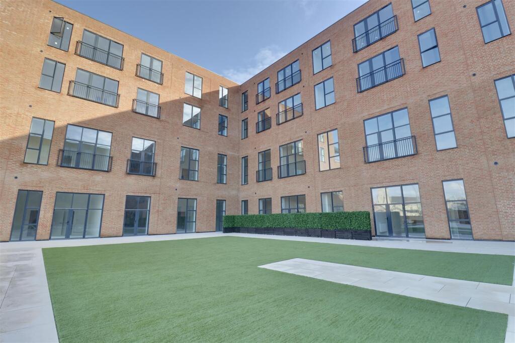 2 bed 1st Floor Flat for rent in Portsmouth. From Bernards Estate and Lettings Agents - Land & New Homes