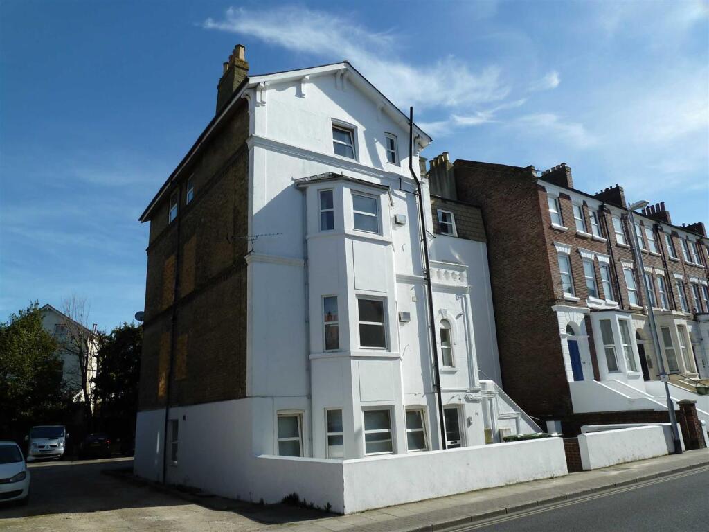 1 bed 1st Floor Flat for rent in Portsmouth. From Bernards Estate and Lettings Agents - Land & New Homes