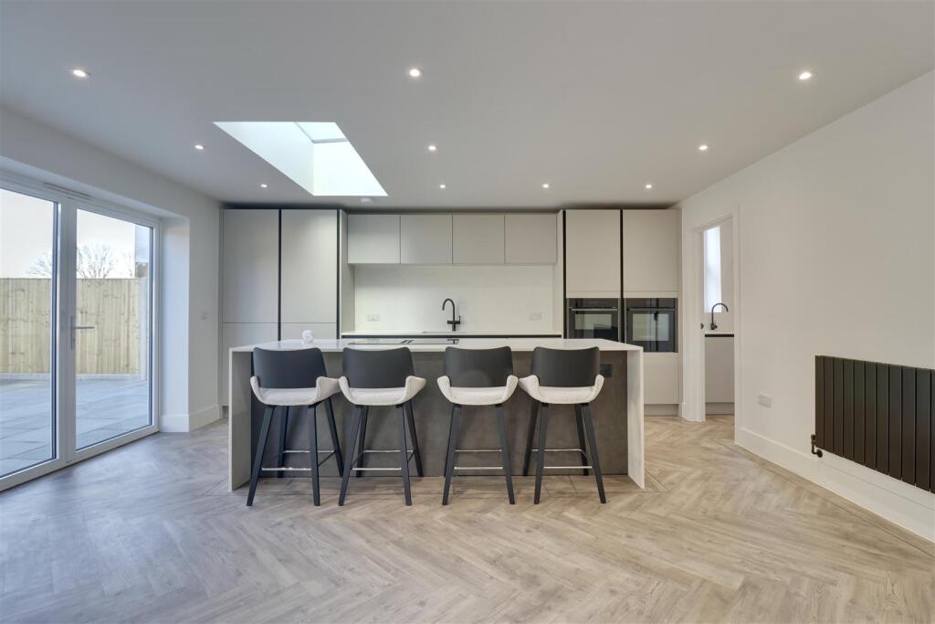 4 bed Mid Terraced House for rent in Portsmouth. From Bernards Estate and Lettings Agents - Land & New Homes 4 bed Mid Terraced House for rent in Portsmouth. From Bernards Estate and Lettings Agents - Land & New Homes