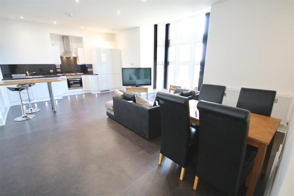 2 bed 1st Floor Flat for rent in Portsmouth. From Bernards Estate and Lettings Agents - Land & New Homes