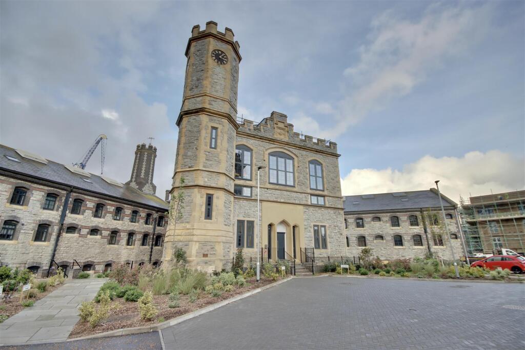 2 bed Duplex for rent in Portsmouth. From Bernards Estate and Lettings Agents - Land & New Homes