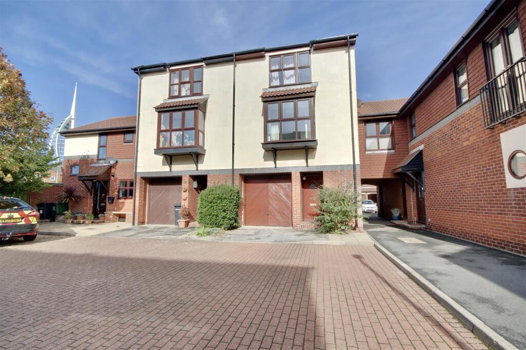 4 bed Town House for rent in Portsmouth. From Bernards Estate and Lettings Agents - Land & New Homes