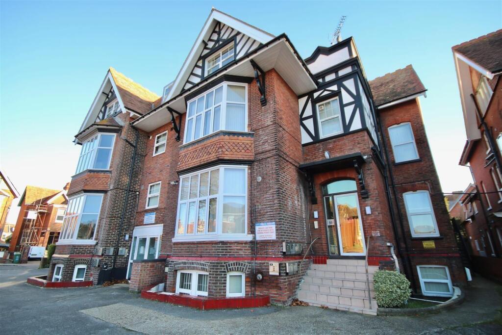 2 bed Apartment for rent in Portsmouth. From Bernards Estate and Lettings Agents - Land & New Homes