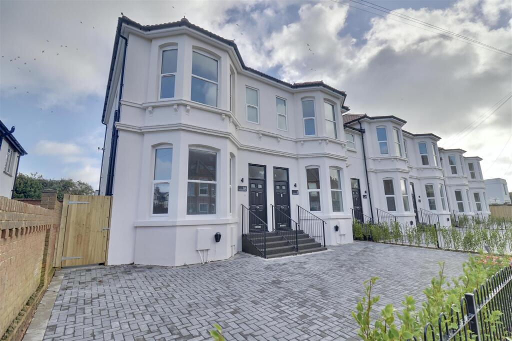 3 bed Mid Terraced House for rent in Portsmouth. From Bernards Estate and Lettings Agents - Land & New Homes