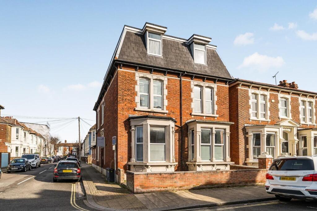 4 bed 1st Floor Flat for rent in Portsmouth. From Bernards Estate and Lettings Agents - Land & New Homes