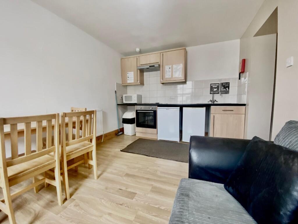 2 bed 1st Floor Flat for rent in Portsmouth. From Bernards Estate and Lettings Agents - Land & New Homes