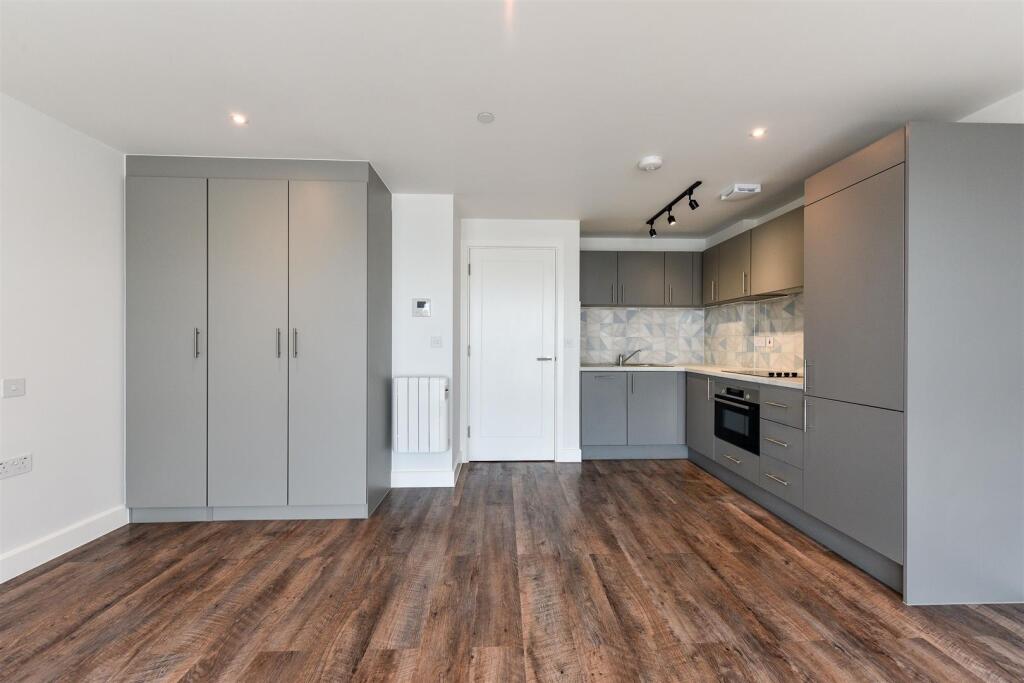 4 bed Studio for rent in Portsmouth. From Bernards Estate and Lettings Agents - Land & New Homes 4 bed Studio for rent in Portsmouth. From Bernards Estate and Lettings Agents - Land & New Homes