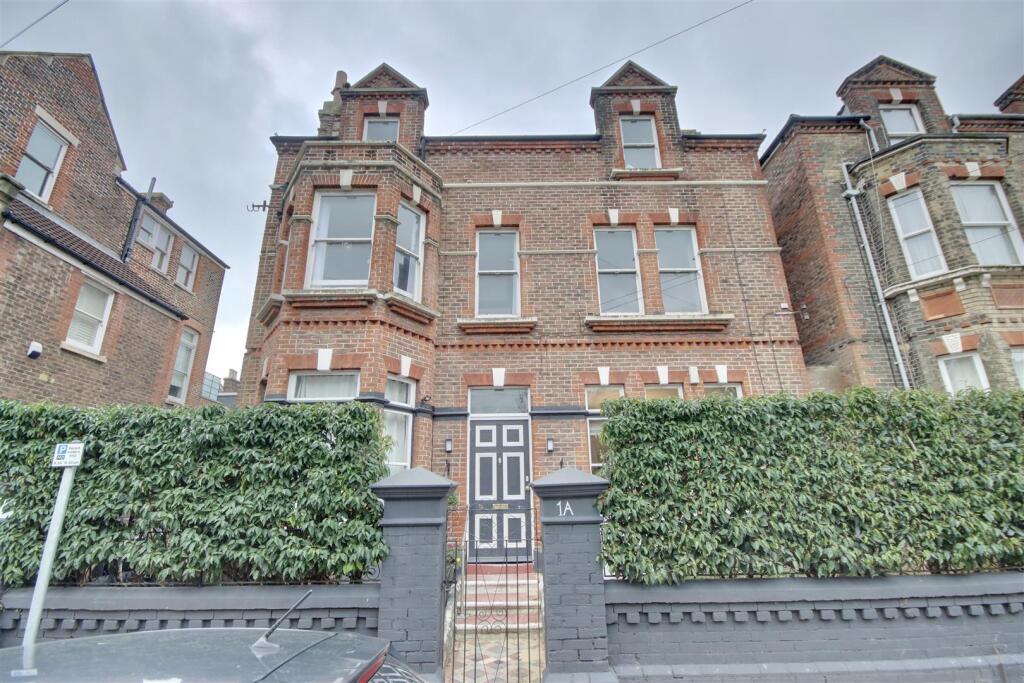 2 bed 1st Floor Flat for rent in Portsmouth. From Bernards Estate and Lettings Agents - Land & New Homes