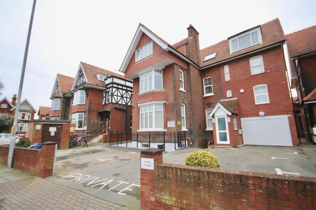1 bed 1st Floor Flat for rent in Portsmouth. From Bernards Estate and Lettings Agents - Land & New Homes