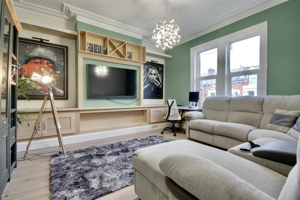 2 bed 1st Floor Flat for rent in Portsmouth. From Bernards Estate and Lettings Agents - Land & New Homes