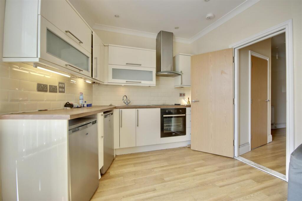 1 bed 1st Floor Flat for rent in Portsmouth. From Bernards Estate and Lettings Agents - Land & New Homes 1 bed 1st Floor Flat for rent in Portsmouth. From Bernards Estate and Lettings Agents - Land & New Homes