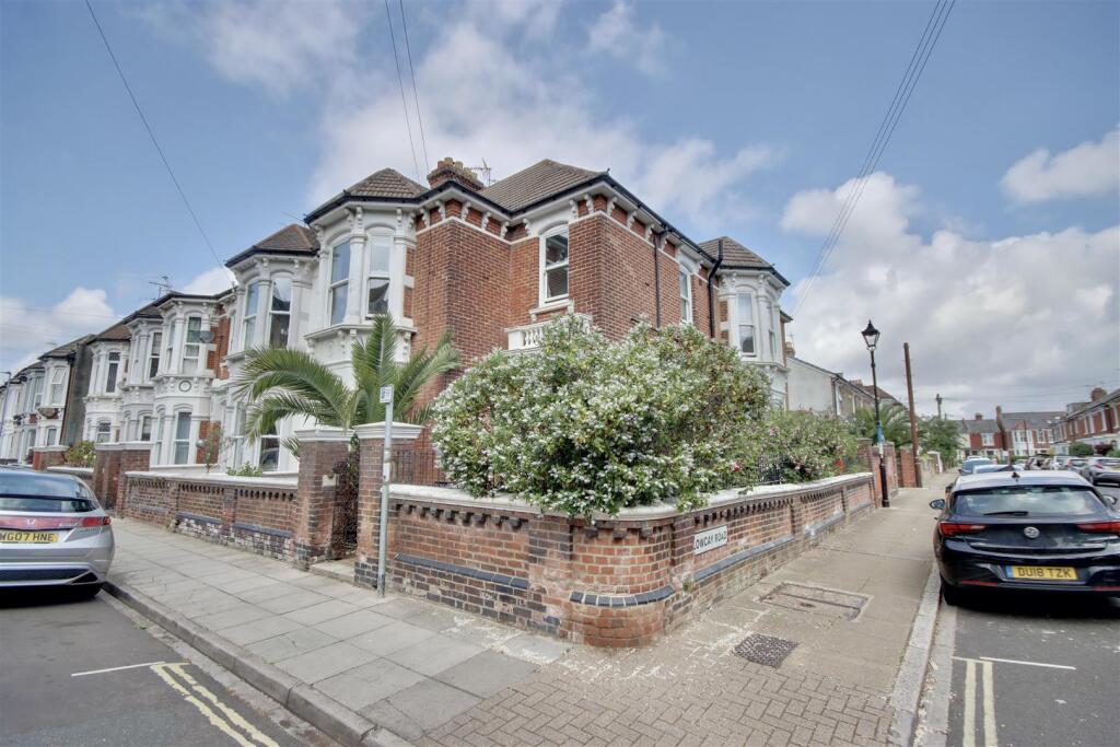 1 bed Apartment for rent in Portsmouth. From Bernards Estate and Lettings Agents - Land & New Homes 1 bed Apartment for rent in Portsmouth. From Bernards Estate and Lettings Agents - Land & New Homes