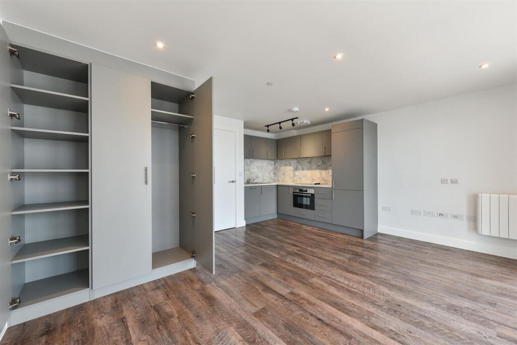 4 bed Studio for rent in Portsmouth. From Bernards Estate and Lettings Agents - Land & New Homes 4 bed Studio for rent in Portsmouth. From Bernards Estate and Lettings Agents - Land & New Homes