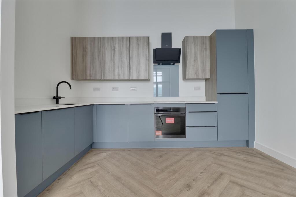 2 bed 1st Floor Flat for rent in Portsmouth. From Bernards Estate and Lettings Agents - Land & New Homes 2 bed 1st Floor Flat for rent in Portsmouth. From Bernards Estate and Lettings Agents - Land & New Homes
