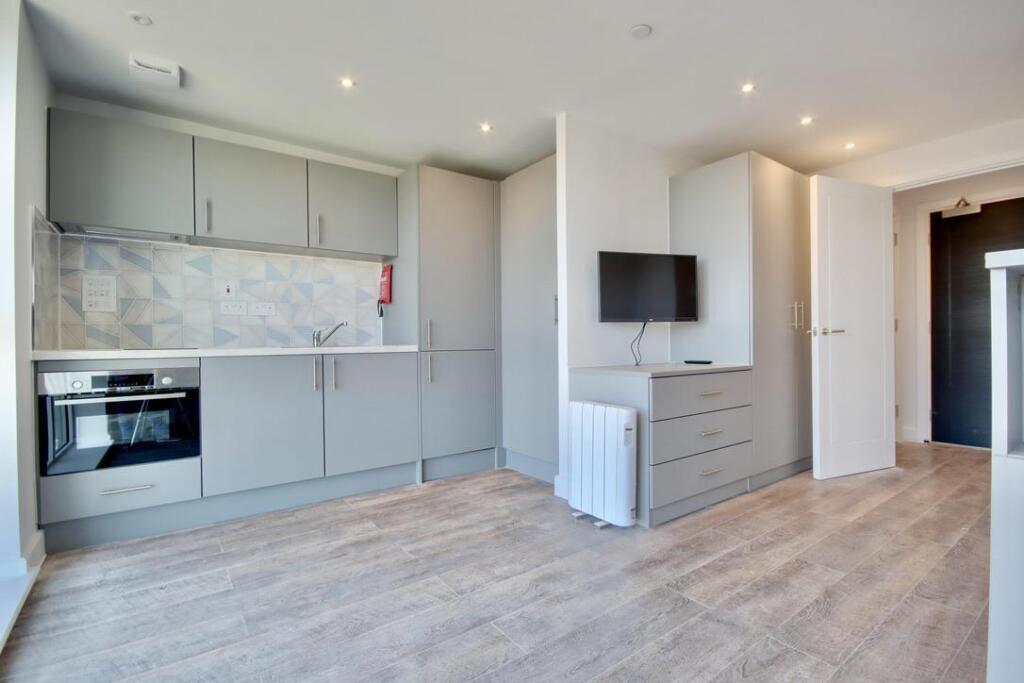 4 bed Studio for rent in Portsmouth. From Bernards Estate and Lettings Agents - Land & New Homes