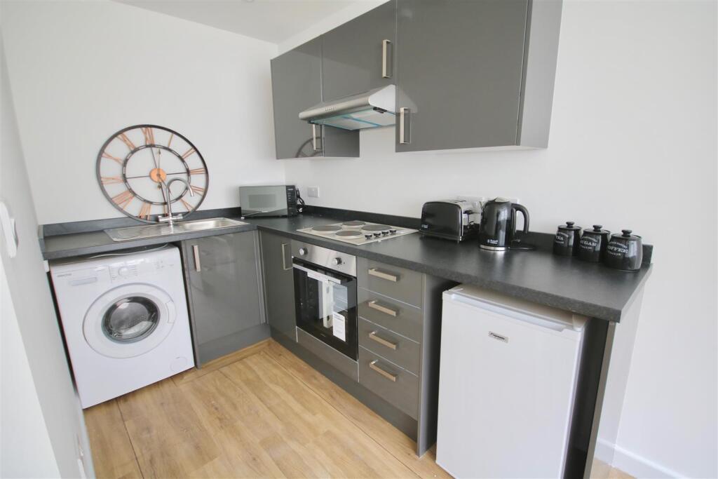 1 bed 1st Floor Flat for rent in Portsmouth. From Bernards Estate and Lettings Agents - Land & New Homes 1 bed 1st Floor Flat for rent in Portsmouth. From Bernards Estate and Lettings Agents - Land & New Homes
