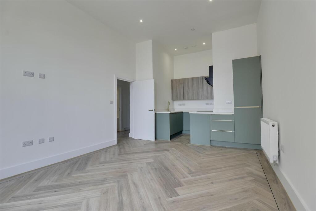 1 bed 1st Floor Flat for rent in Portsmouth. From Bernards Estate and Lettings Agents - Land & New Homes 1 bed 1st Floor Flat for rent in Portsmouth. From Bernards Estate and Lettings Agents - Land & New Homes