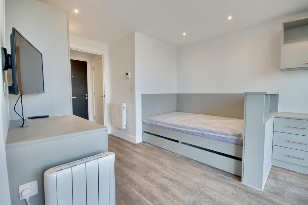 4 bed Studio for rent in Portsmouth. From Bernards Estate and Lettings Agents - Land & New Homes