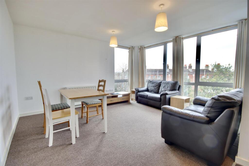 2 bed 1st Floor Flat for rent in Portsmouth. From Bernards Estate and Lettings Agents - Land & New Homes
