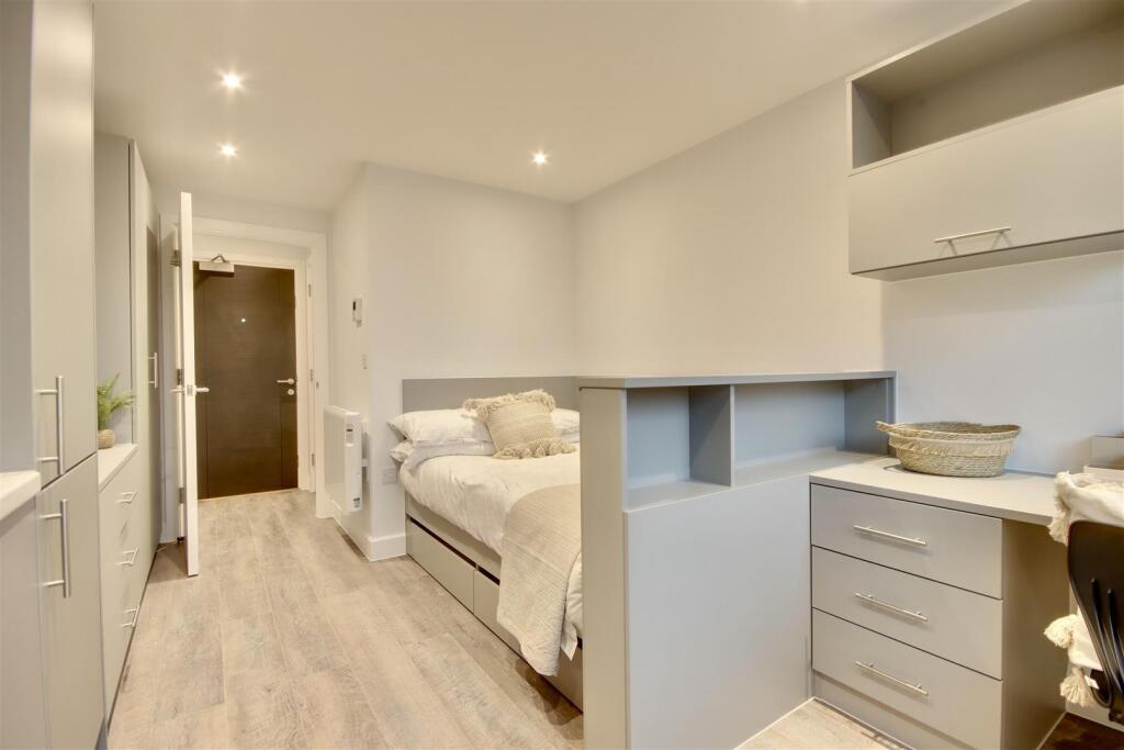 4 bed Studio for rent in Portsmouth. From Bernards Estate and Lettings Agents - Land & New Homes 4 bed Studio for rent in Portsmouth. From Bernards Estate and Lettings Agents - Land & New Homes