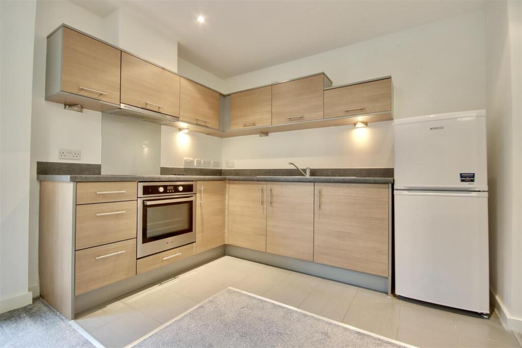 4 bed Studio for rent in Portsmouth. From Bernards Estate and Lettings Agents - Land & New Homes 4 bed Studio for rent in Portsmouth. From Bernards Estate and Lettings Agents - Land & New Homes