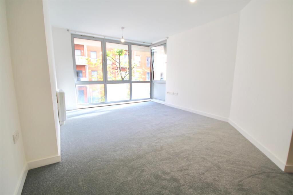 4 bed Studio for rent in Portsmouth. From Bernards Estate and Lettings Agents - Land & New Homes 4 bed Studio for rent in Portsmouth. From Bernards Estate and Lettings Agents - Land & New Homes