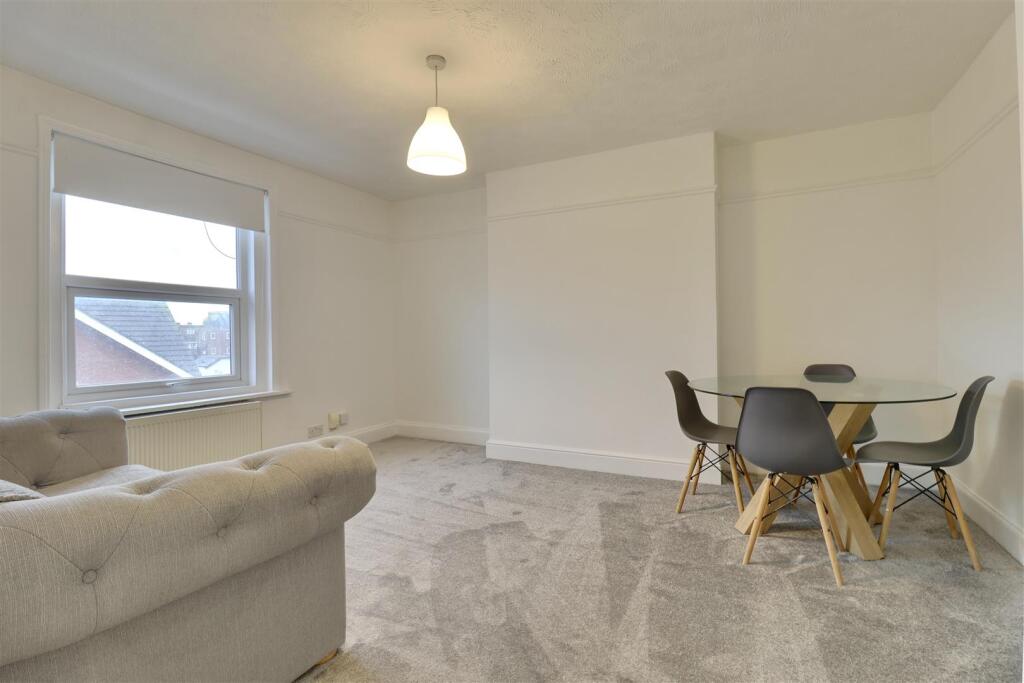 2 bed 1st Floor Flat for rent in Portsmouth. From Bernards Estate and Lettings Agents - Land & New Homes 2 bed 1st Floor Flat for rent in Portsmouth. From Bernards Estate and Lettings Agents - Land & New Homes