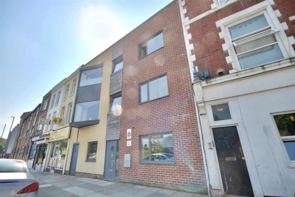 1 bed 1st Floor Flat for rent in Portsmouth. From Bernards Estate and Lettings Agents - Land & New Homes