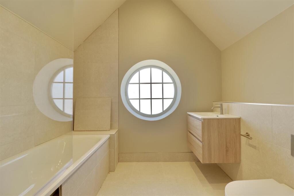 2 bed 1st Floor Flat for rent in . From Bernards Estate and Lettings Agents - Land & New Homes