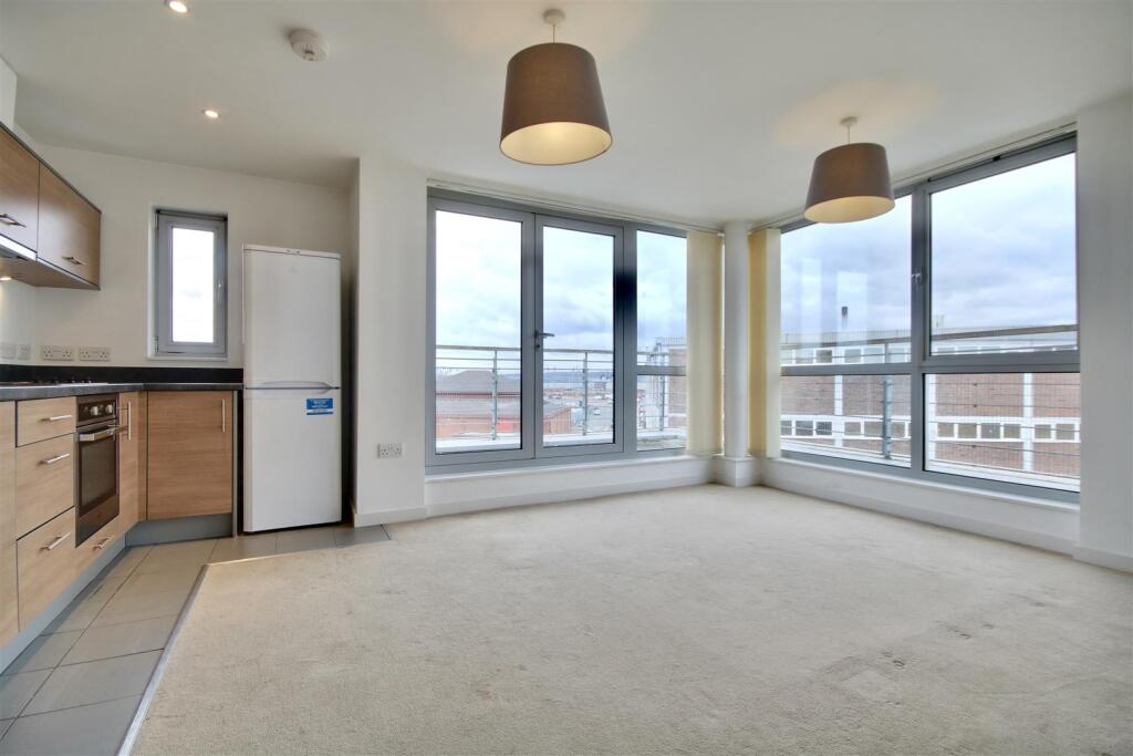 2 bed 1st Floor Flat for rent in Portsmouth. From Bernards Estate and Lettings Agents - Land & New Homes 2 bed 1st Floor Flat for rent in Portsmouth. From Bernards Estate and Lettings Agents - Land & New Homes