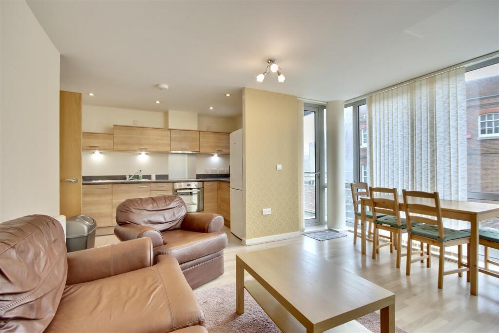 2 bed 1st Floor Flat for rent in Portsmouth. From Bernards Estate and Lettings Agents - Land & New Homes 2 bed 1st Floor Flat for rent in Portsmouth. From Bernards Estate and Lettings Agents - Land & New Homes