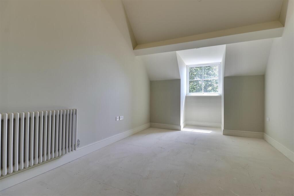 2 bed 1st Floor Flat for rent in . From Bernards Estate and Lettings Agents - Land & New Homes