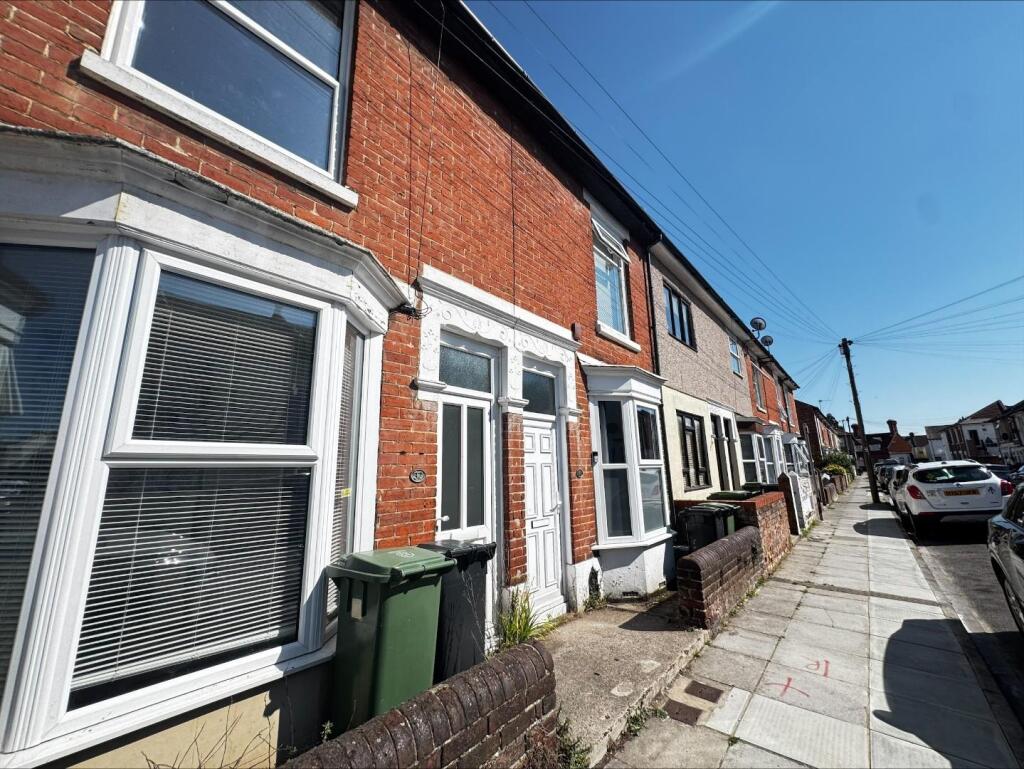 2 bed Mid Terraced House for rent in Portsmouth. From Bernards Estate and Lettings Agents - Land & New Homes 2 bed Mid Terraced House for rent in Portsmouth. From Bernards Estate and Lettings Agents - Land & New Homes