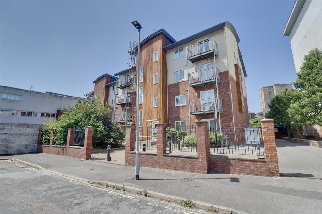 2 bed 1st Floor Flat for rent in Portsmouth. From Bernards Estate and Lettings Agents - Land & New Homes