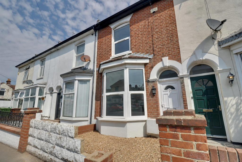 5 bed Mid Terraced House for rent in Portsmouth. From Bernards Estate and Lettings Agents - Land & New Homes