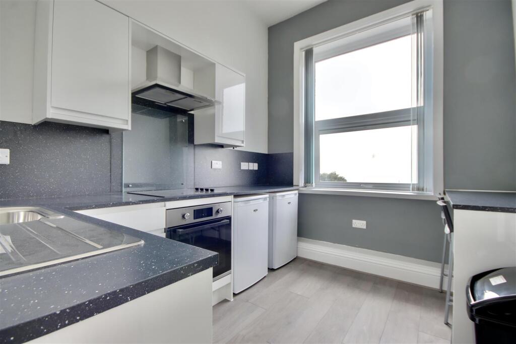 2 bed Apartment for rent in Portsmouth. From Bernards Estate and Lettings Agents - Land & New Homes 2 bed Apartment for rent in Portsmouth. From Bernards Estate and Lettings Agents - Land & New Homes