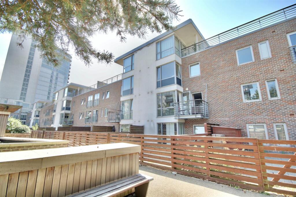 2 bed 1st Floor Flat for rent in Portsmouth. From Bernards Estate and Lettings Agents - Land & New Homes 2 bed 1st Floor Flat for rent in Portsmouth. From Bernards Estate and Lettings Agents - Land & New Homes