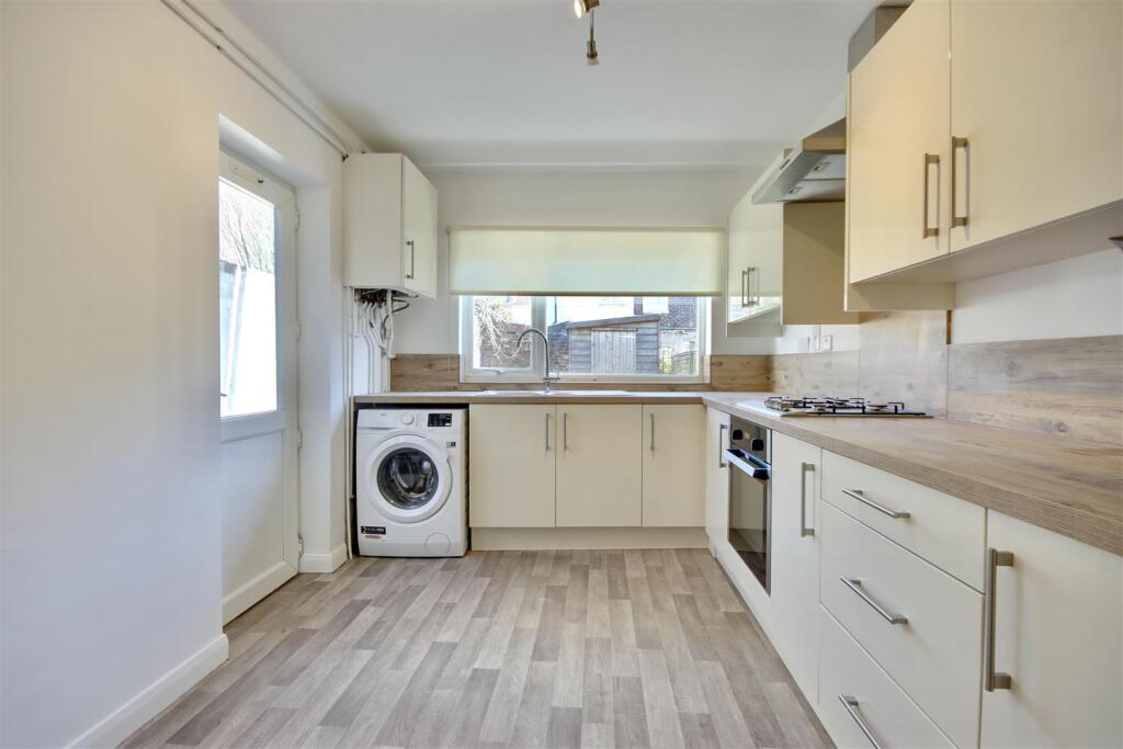 3 bed Mid Terraced House for rent in Portsmouth. From Bernards Estate and Lettings Agents - Land & New Homes 3 bed Mid Terraced House for rent in Portsmouth. From Bernards Estate and Lettings Agents - Land & New Homes