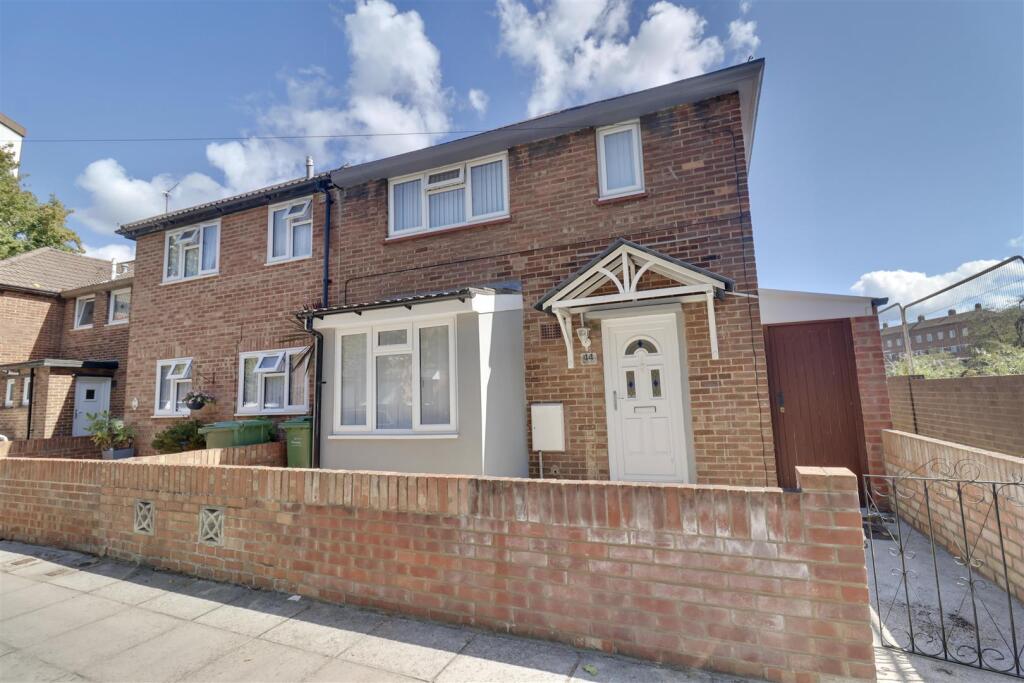3 bed End of Terrace for rent in Portsmouth. From Bernards Estate and Lettings Agents - Land & New Homes